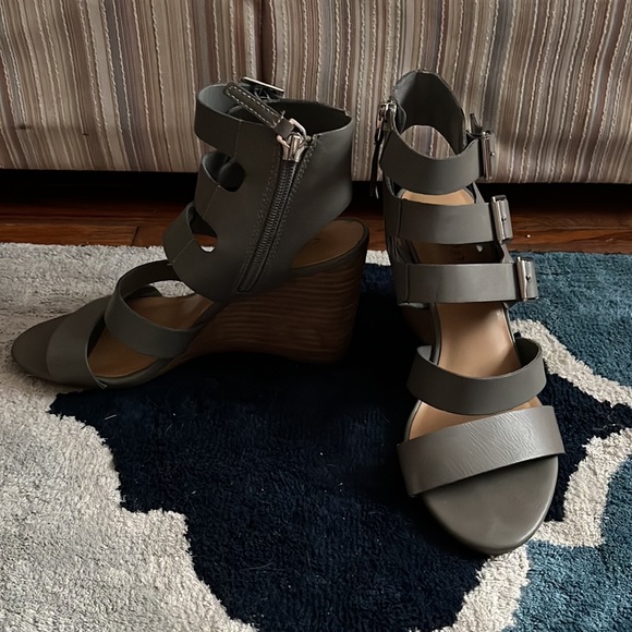 Gray Crown Vintage Strappy Wedges Size 6 - Picture 2 of 9